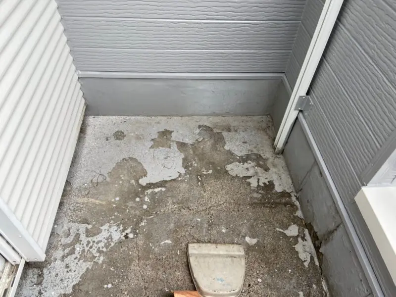 埼玉県鴻巣市 S様邸 ベランダ防水塗装 ひび割れ補修 プライマー塗布 埼玉の外壁塗装店 さいたま塗装本舗