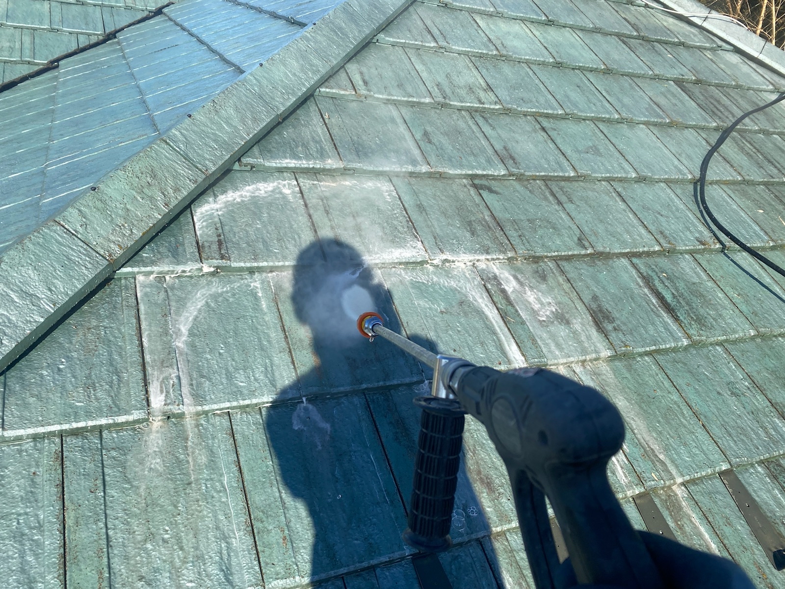 埼玉県伊奈町　M様邸　外壁と屋根の高圧洗浄を行いました　塗装は下地処理が重要！