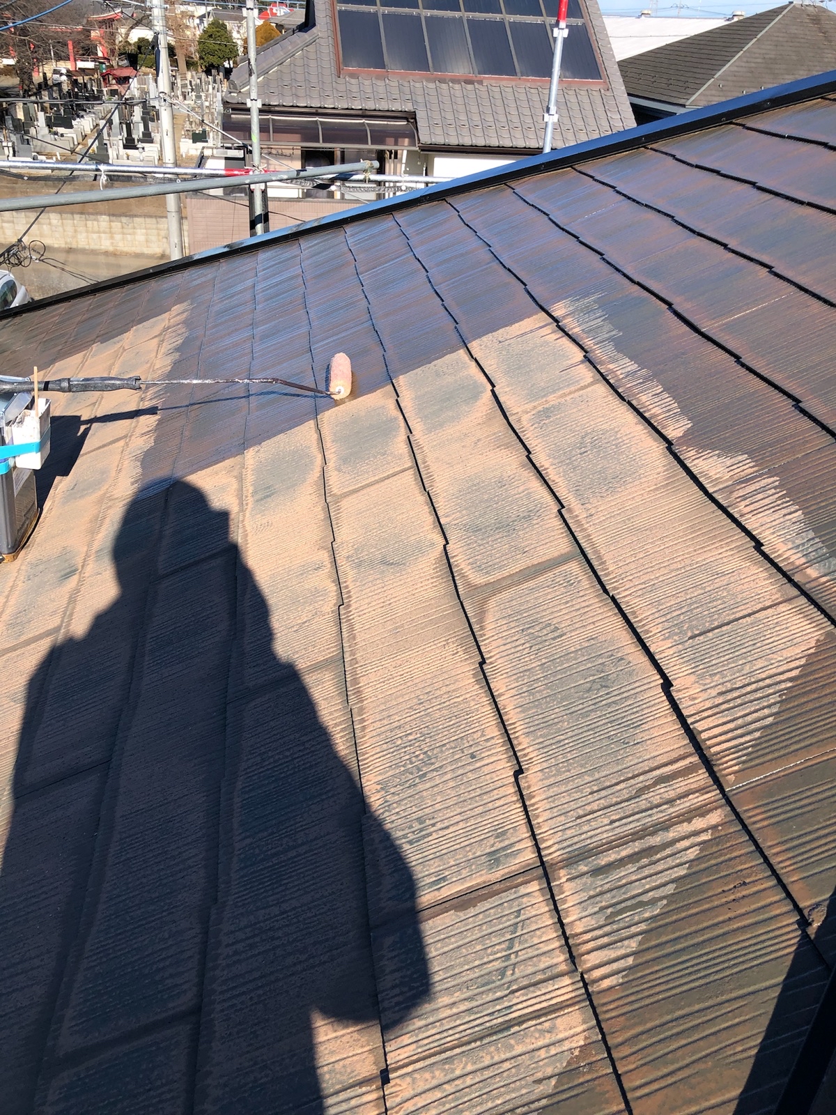 埼玉県さいたま市　スレート屋根の下塗り　ひび割れがは事前に補修をしましょう！