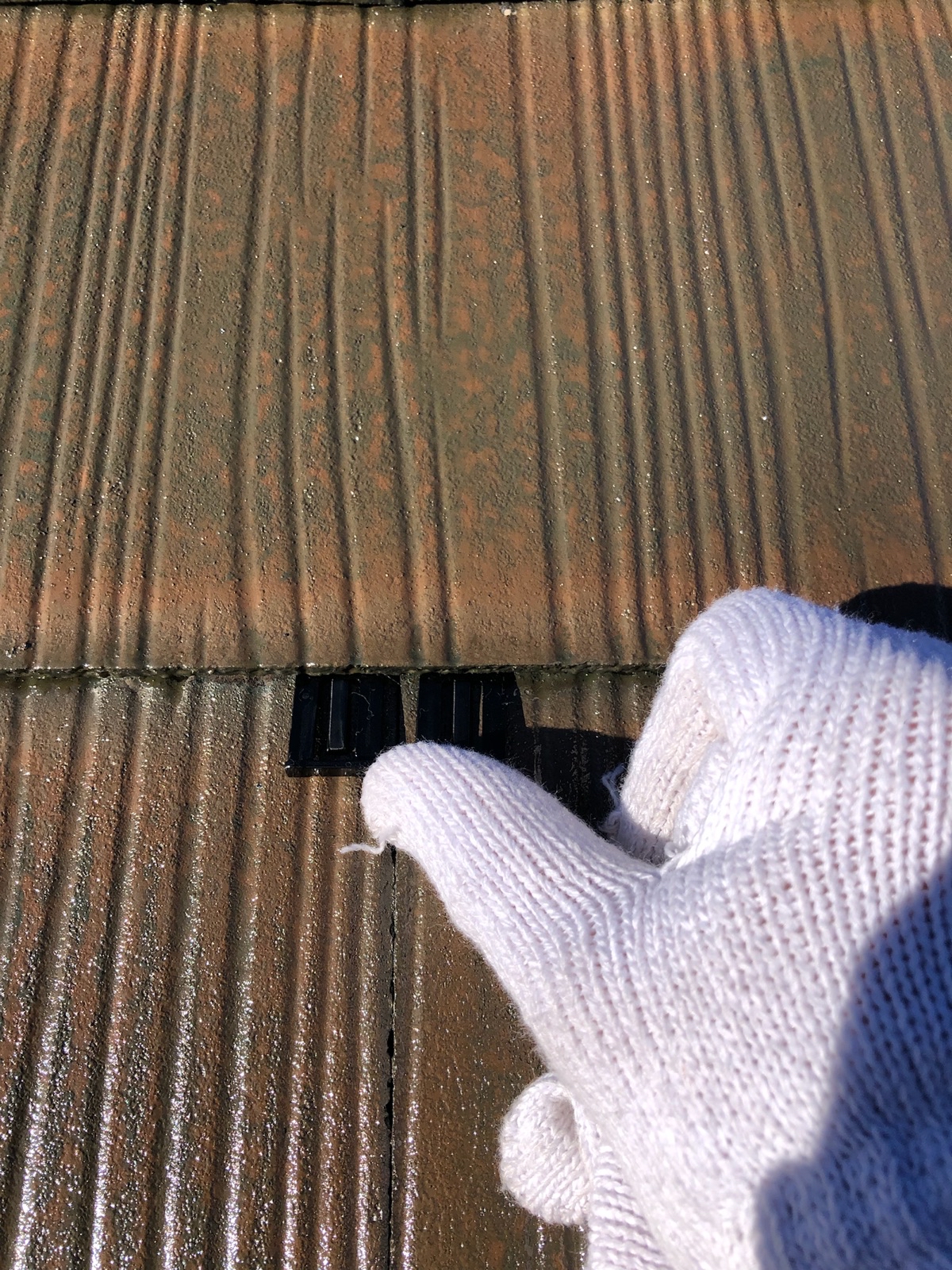 埼玉県さいたま市　タスペーサー設置　屋根塗装は縁切りを忘れずに！