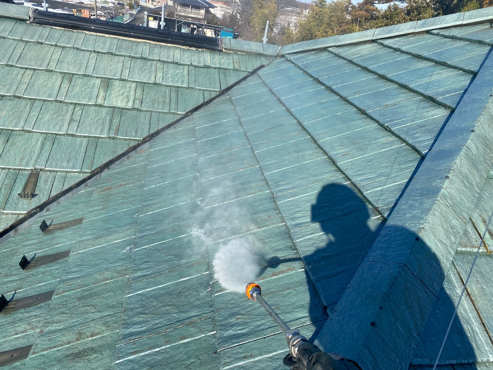 埼玉県伊奈町　M様邸　外壁と屋根の高圧洗浄を行いました　塗装は下地処理が重要！
