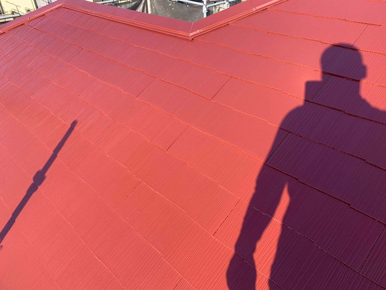 埼玉県さいたま市　外壁・屋根塗装工事　屋根の中塗り〜上塗り　屋根の色も外壁と同じくらい重要！