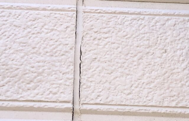 埼玉県さいたま市　外壁・屋根塗装工事　外壁の目地コーキングの劣化