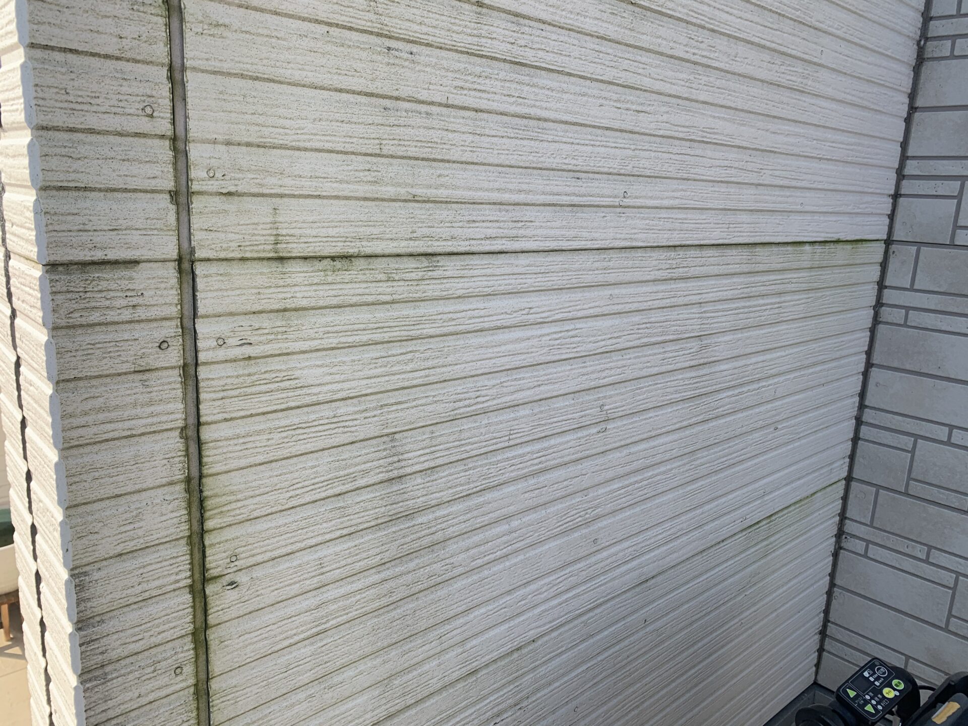 埼玉県白岡市　外壁塗装工事　塗装が劣化しているか簡単に確認できる方法【汚れが目立ってきたら塗装が劣化しているサイン】