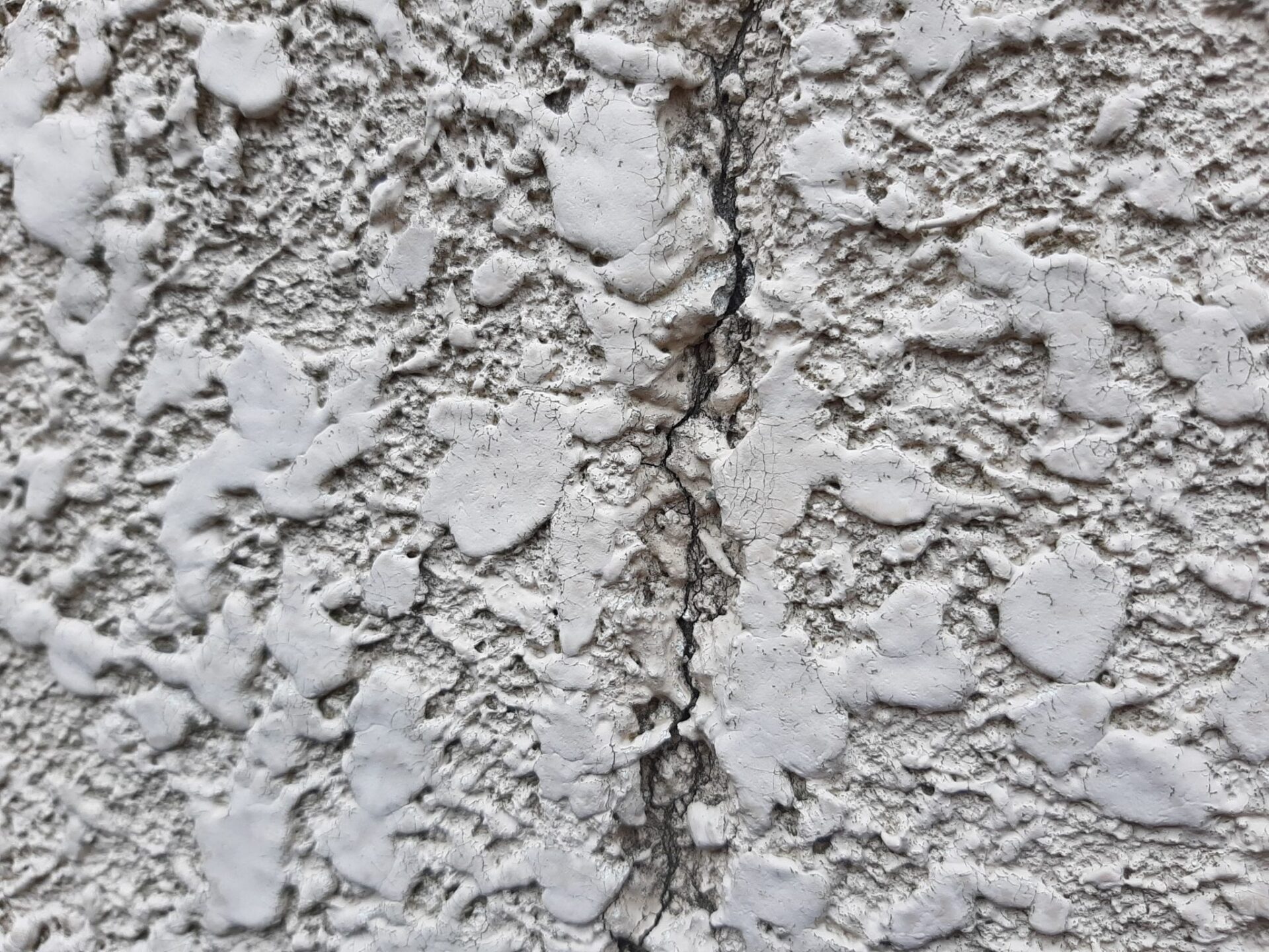 塗膜が劣化する過程について。外壁塗装のベストタイミングはこんな症状！