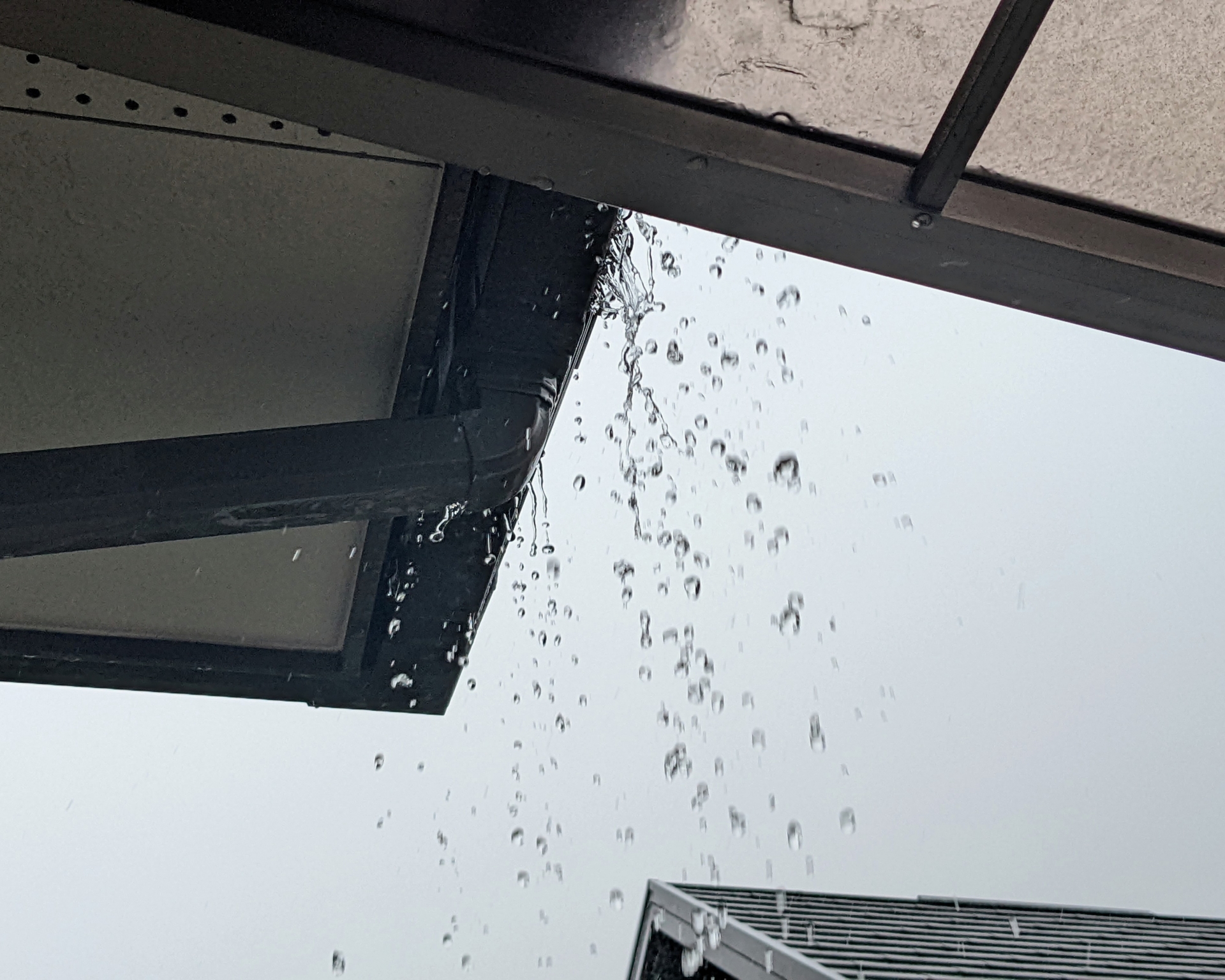 どうして建物に雨樋が必要なの？役割と機能など基本的なポイントを解説！