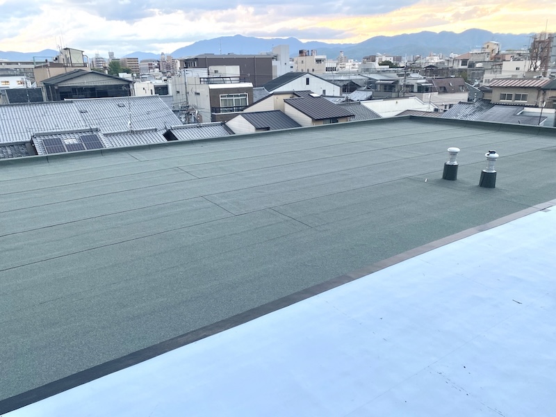 ビルやマンションなど大型建築物によく用いられるアスファルト防水とは？