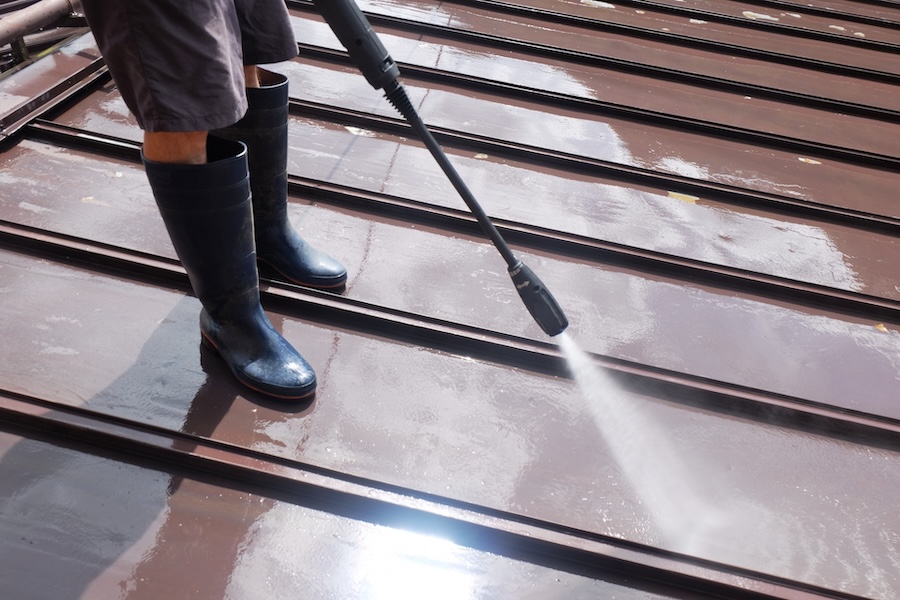 金属屋根塗装の手順と失敗しないための重要ポイント