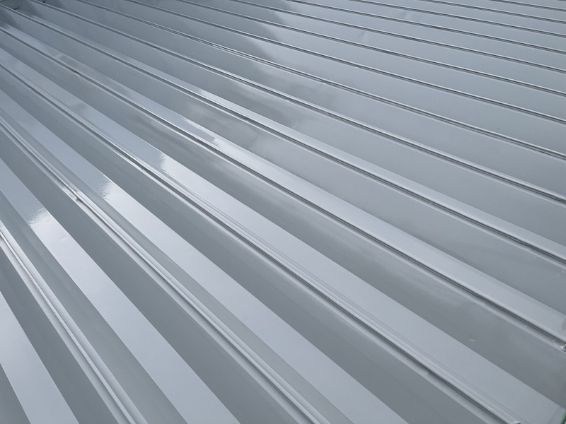 金属屋根塗装の手順と失敗しないための重要ポイント