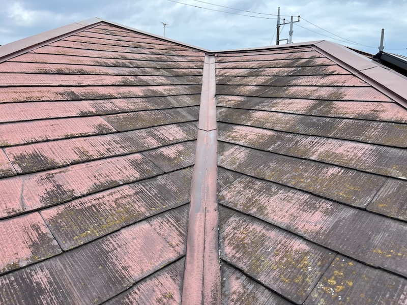 屋根が劣化する5つの原因とは?寿命を縮める要因と放置するリスクを解説