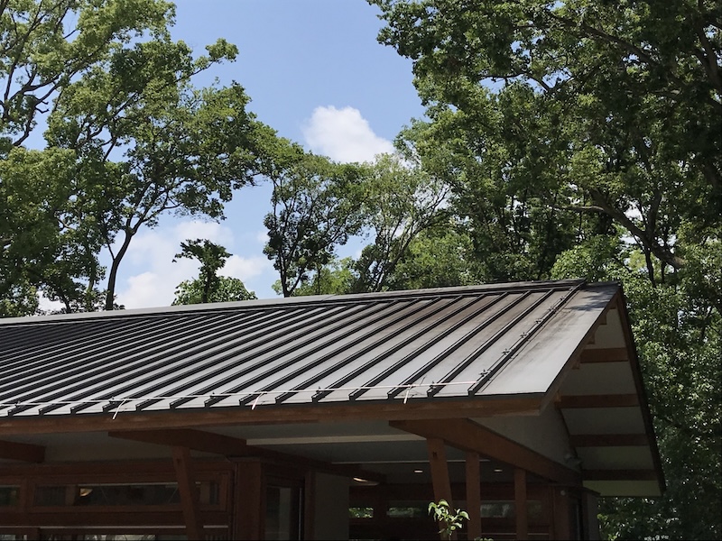 瓦棒屋根・トタン屋根の塗装｜メンテナンスのポイントを解説